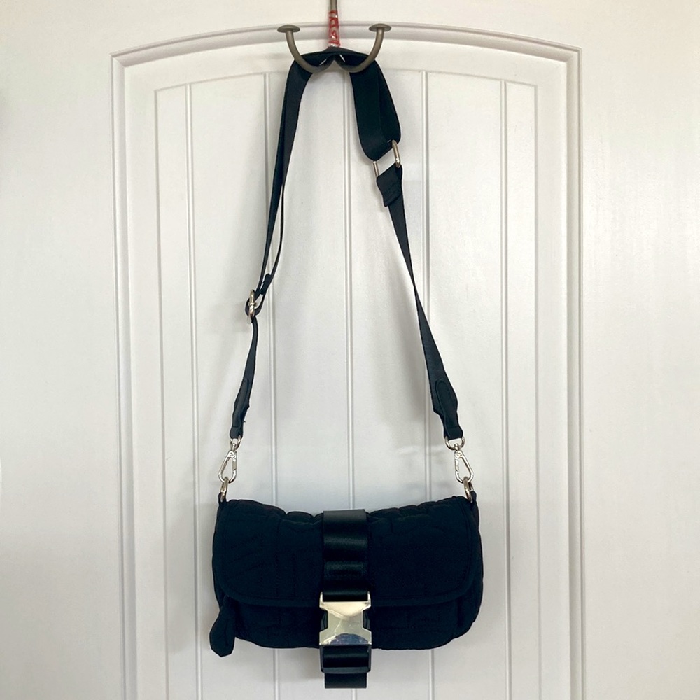 Topshop Nina abstract stich crossbody bag in black - Picture 2 of 10